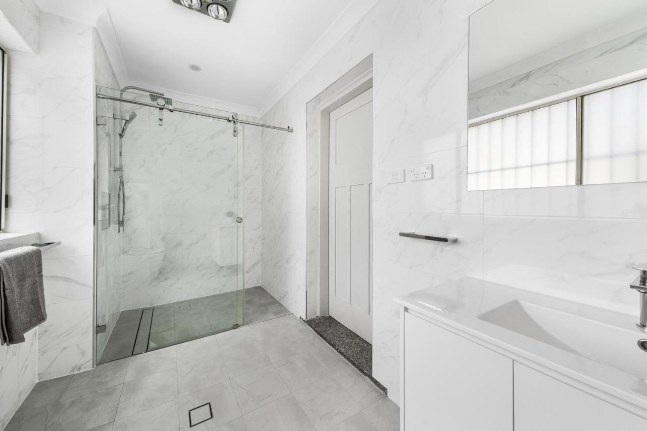 Burwood New 2 Bedroom 2 Bathroom Apartment Sídney Exterior foto